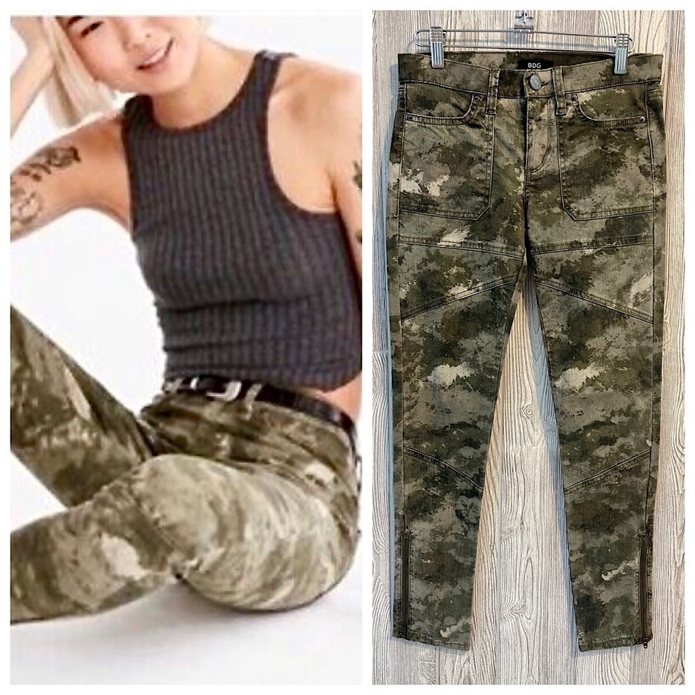 NEW! BDG CAMO URBAN OUTFITTERS Utility Pants Womens Size 26 NWT Camouflage